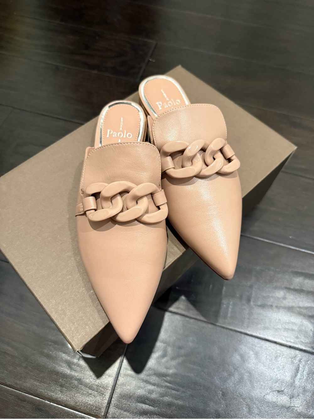 Línea Paolo flat mules in nude tumbled nappa leather
